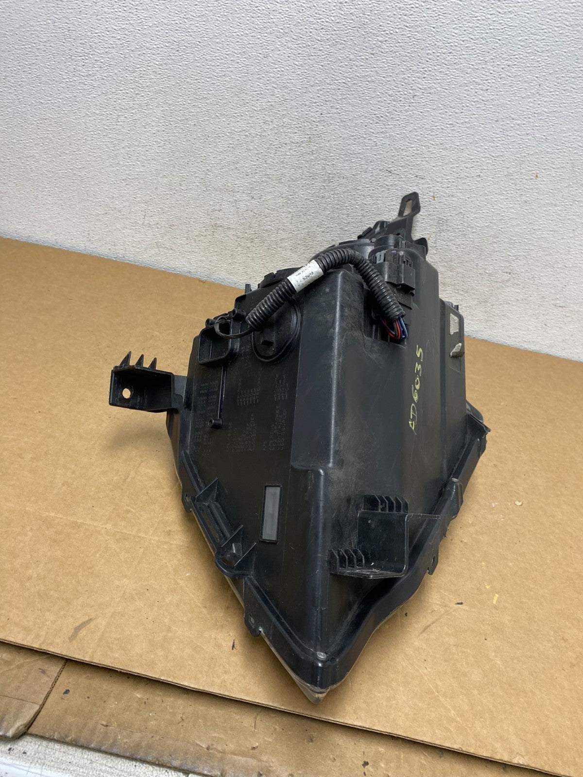 Halogen 2010 to 2016 Cadillac SRX Left Driver LH Side Headlight AD6035 DW5