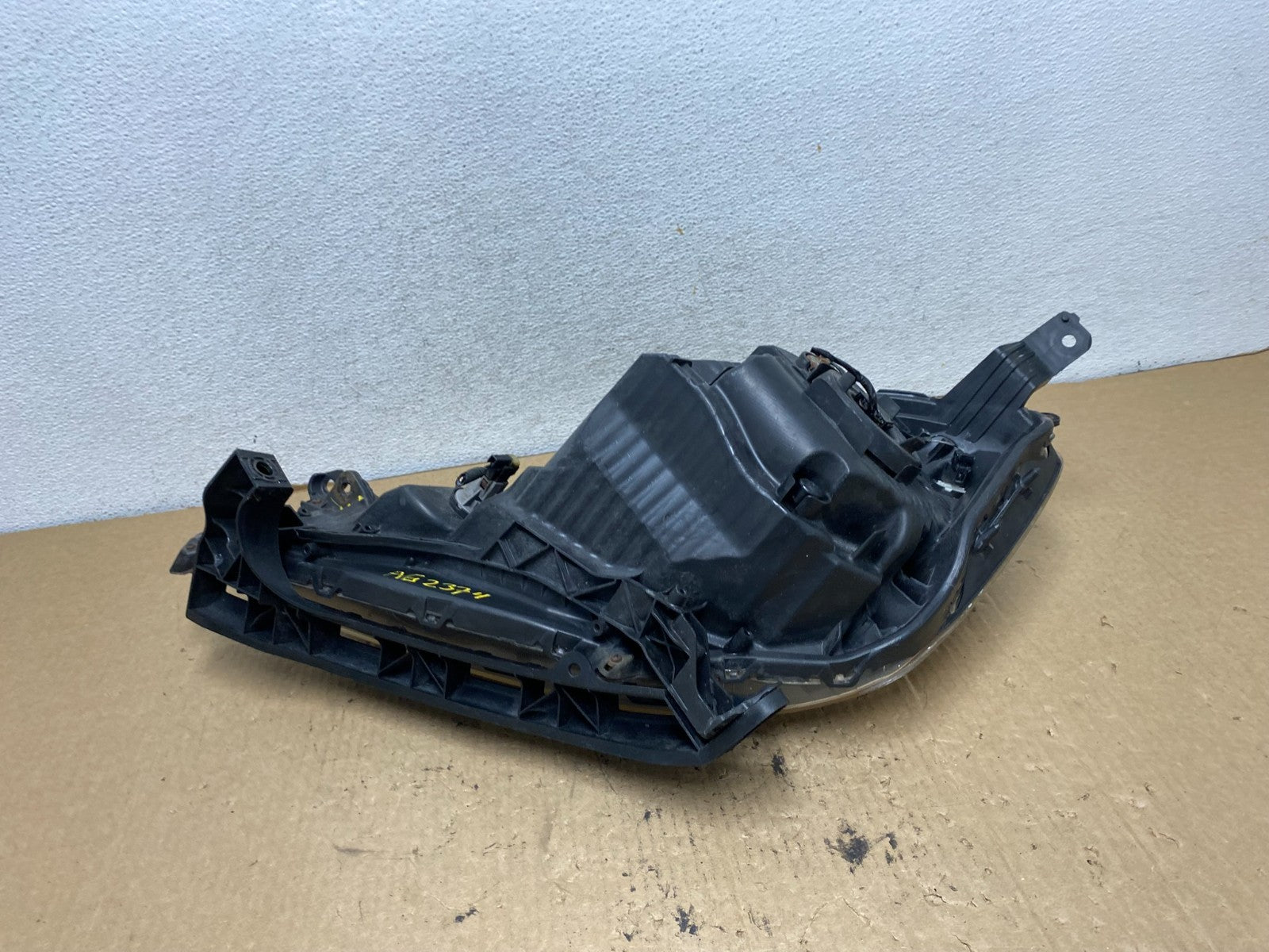 2009 to 2013 Honda Fit Right Passenger RH Side Headlight Halogen AG2374 DW8