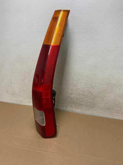 2002 - 2004 Honda Crv Cr-v Right Passenger Rh Side Tail Light AH9311 LK1