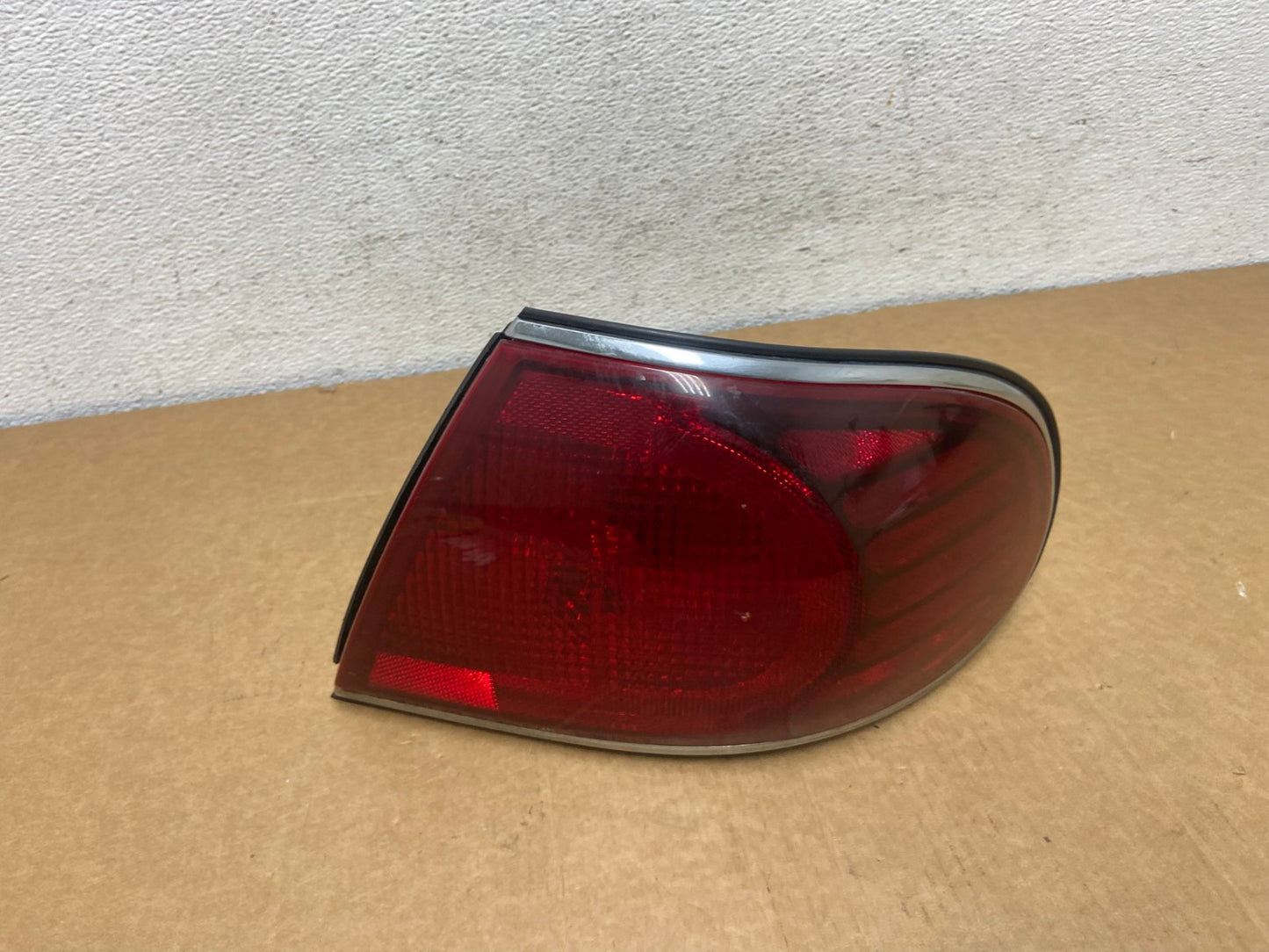 2000 to 2005 Buick Lesabre Right Passenger RH Side Tail Light AD5351 LK0