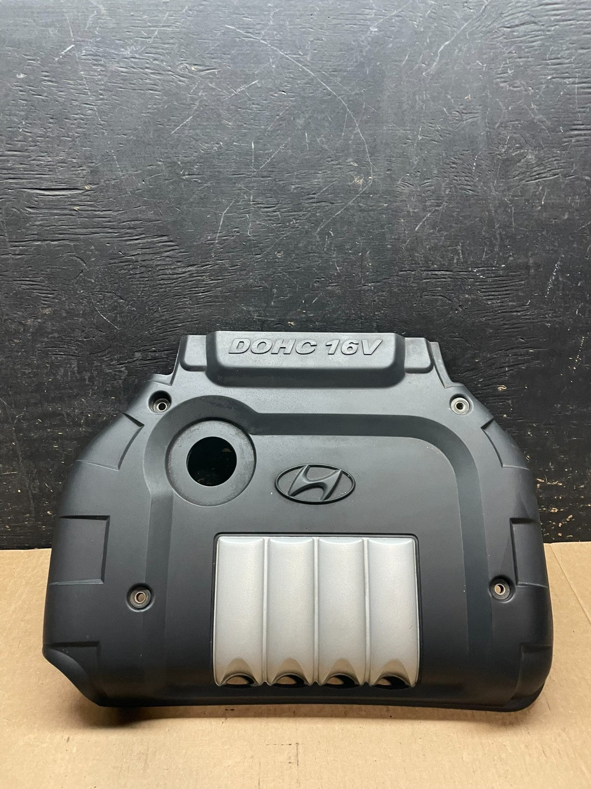2002 to 2005 Hyundai Sonata 2.4L Engine Trim Cover OEM Y9488  DG0