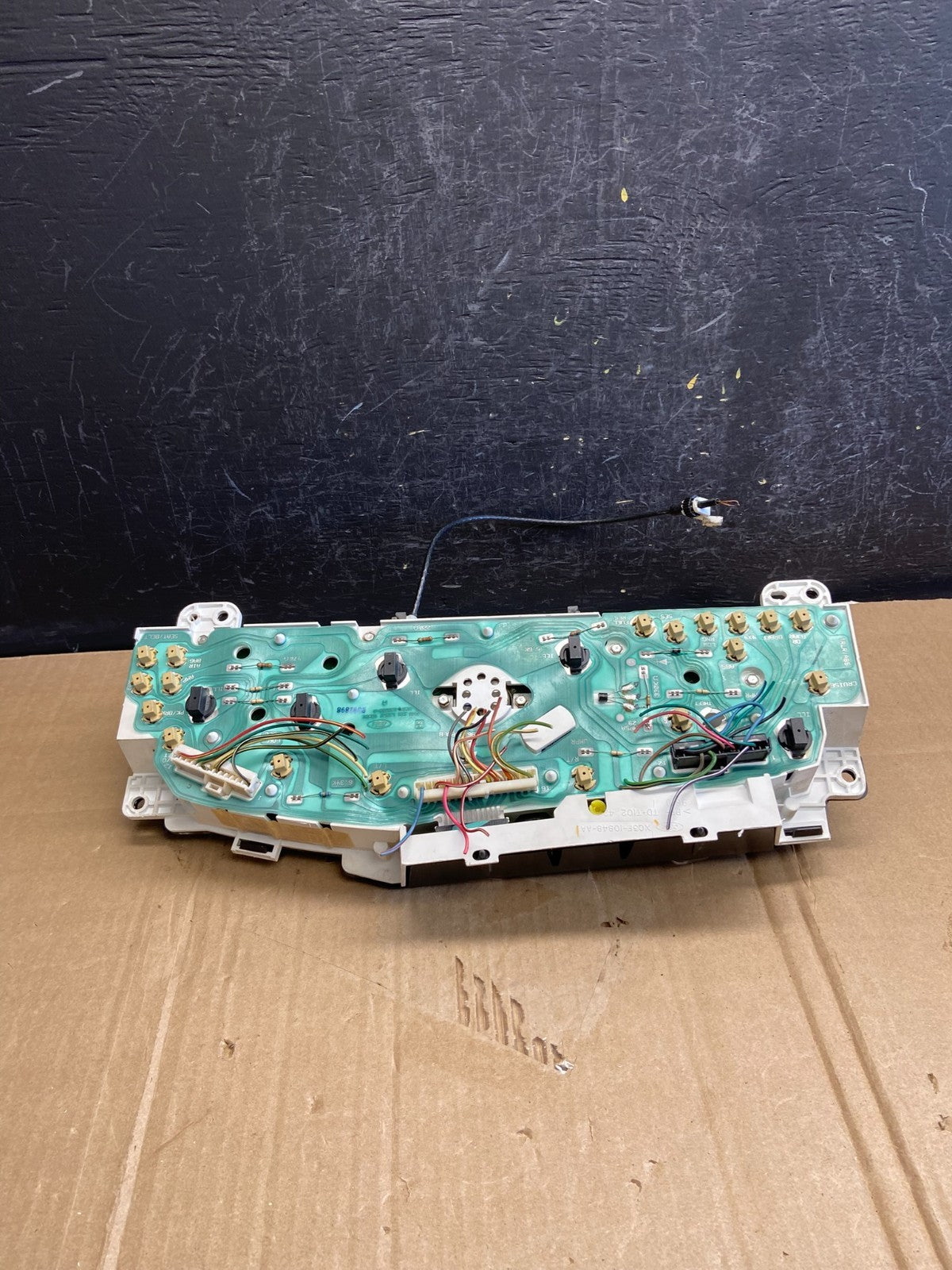 1999 - 2001 Ford F150 F-150 Speedometer Cluster Gauge ad7075 DG5