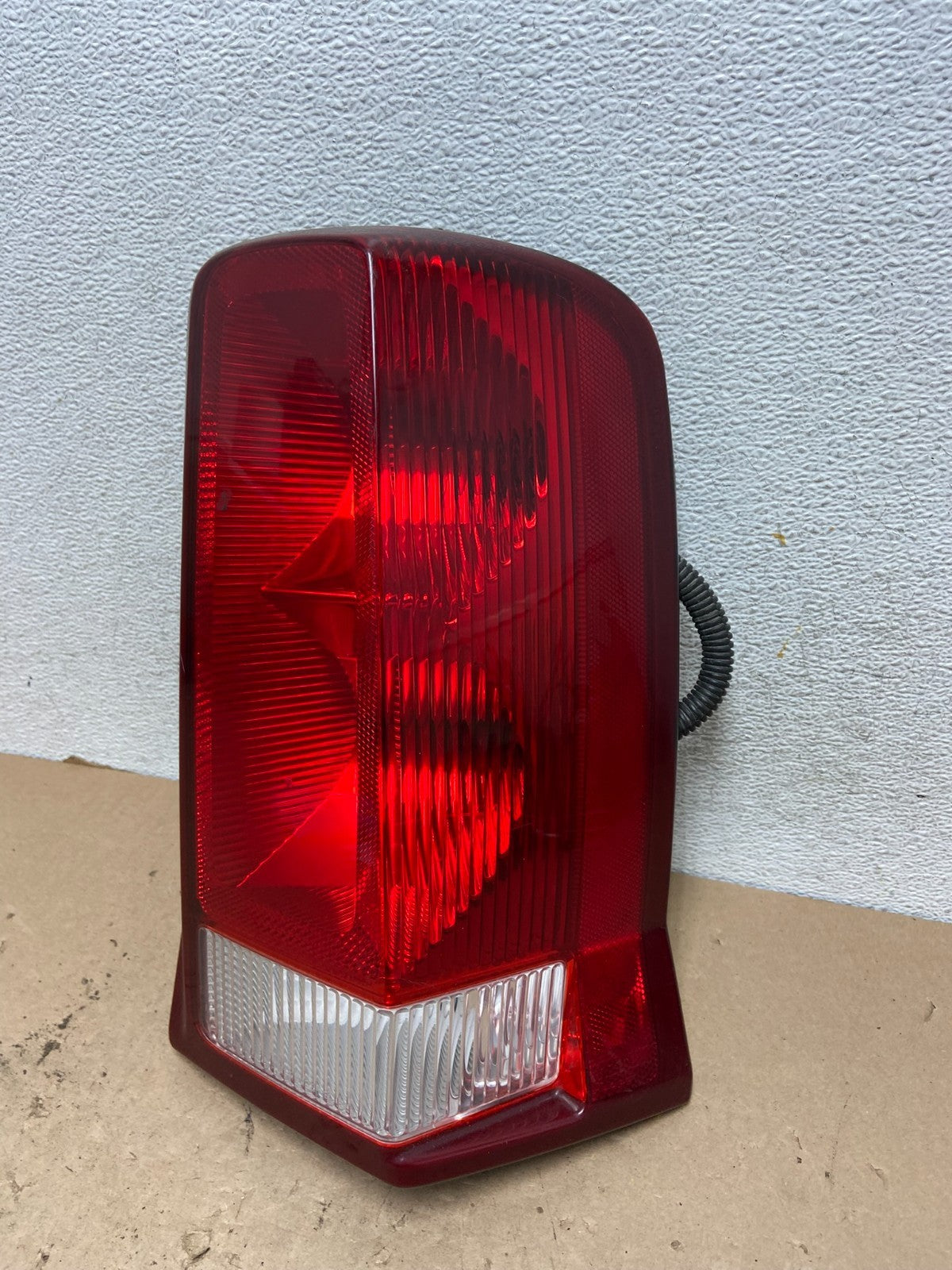 2002 to 2006 Cadillac Escalade Right Passenger Side Tail Light AG43840