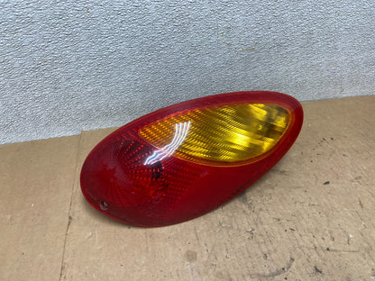 2001 to 2005 Chrysler PT Cruiser Right Passenger Tail Light Oem Z7650 DW2