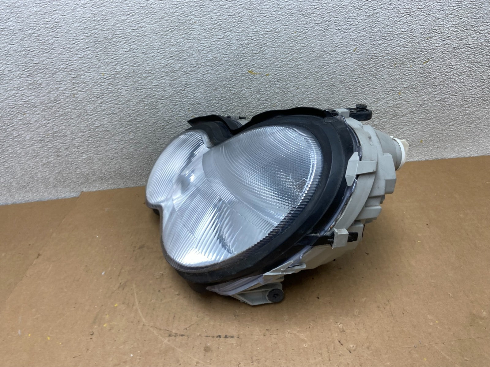 2001-2004 Mercedes-Benz C Class SEDAN Halogen Left Headlight Oem Z6878 DW1