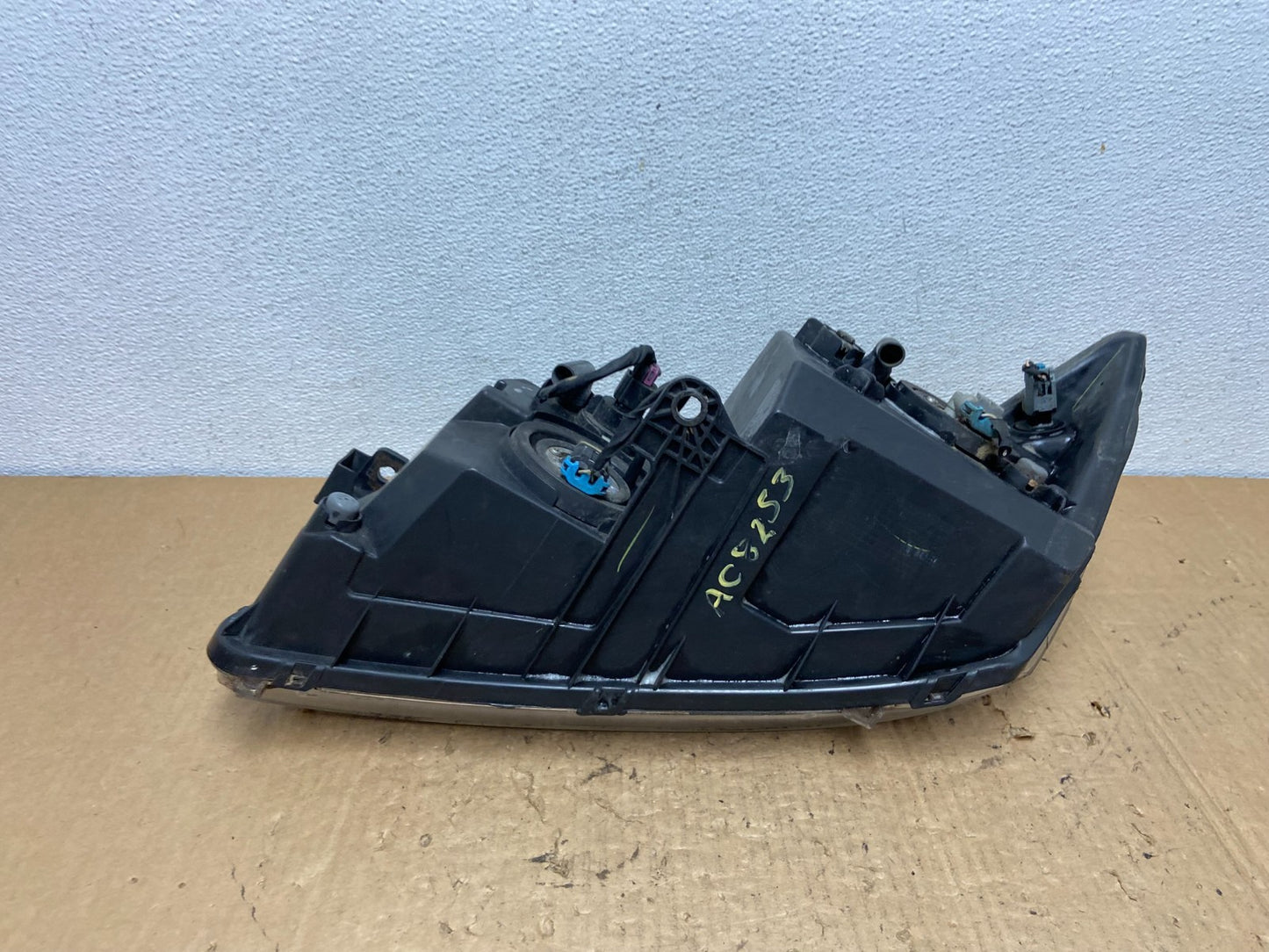 2009 to 2017 Dodge Journey Headlight Right Passenger Rh Halogen AC8253 DW7