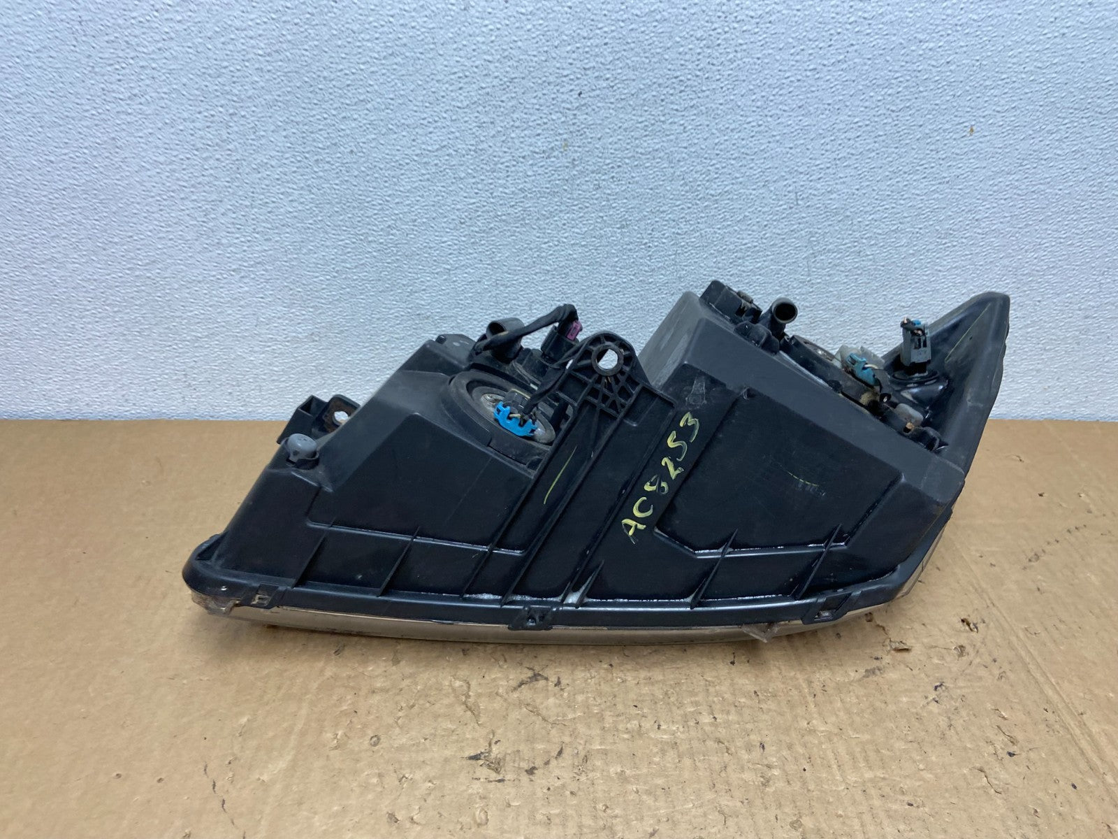 2009 to 2017 Dodge Journey Headlight Right Passenger Rh Halogen AC8253 DW7