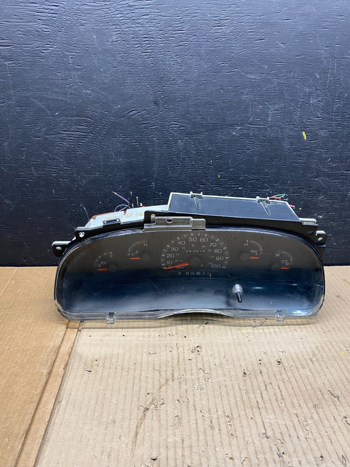 2001 to 2002 Ford Econoline E250 E350 Van Speedometer Instrument Cluster l1553 D0