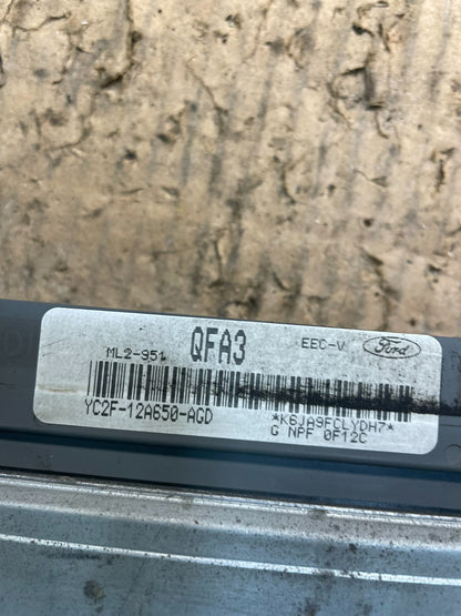 2000 Ford Van E250 4.2L Engine Control yc2f-12a650-agd U9093 DG3