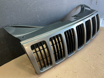2005 2006 2007 Jeep Grand Cherokee Front Upper Grill Grille AD8494 DG2