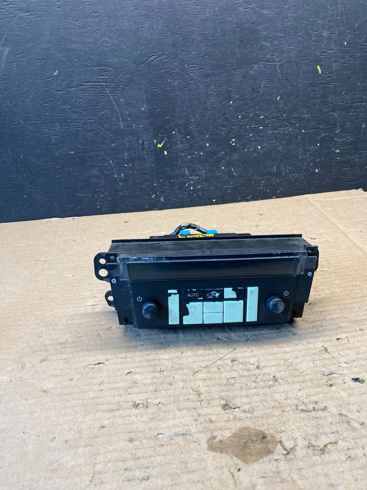 2005 to 2006 Cadillac STS AC Heater Climate Control Panel q2639 DG0