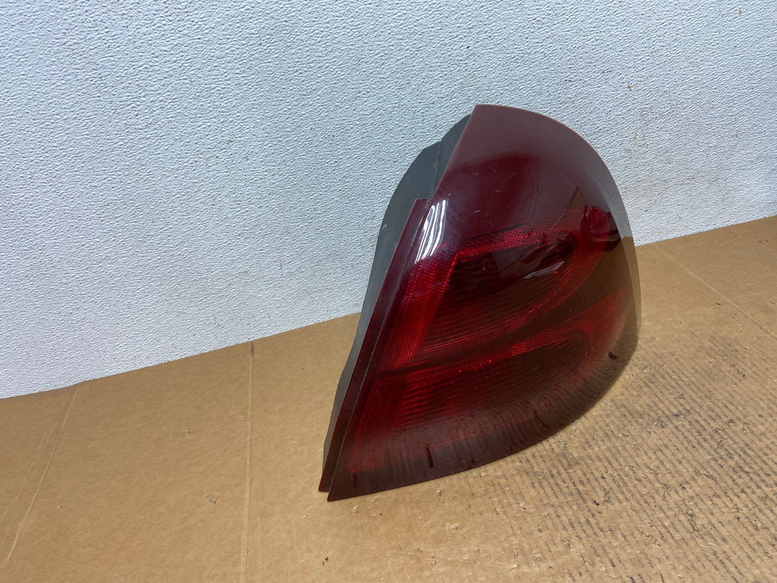 2004 to 2008 Pontiac Grand Prix Right Passenger RH Tail Light AE0255 LK2