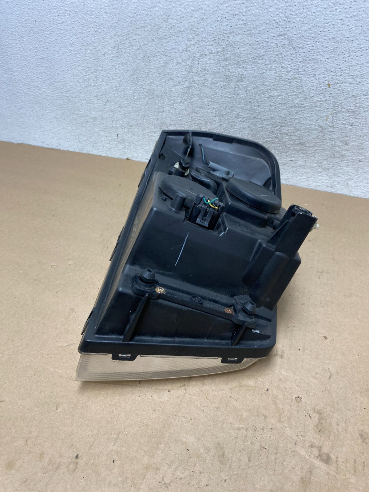 2002 to 2009 Gmc Envoy Left Driver Lh Side Headlight Halogen AG4535 DW6