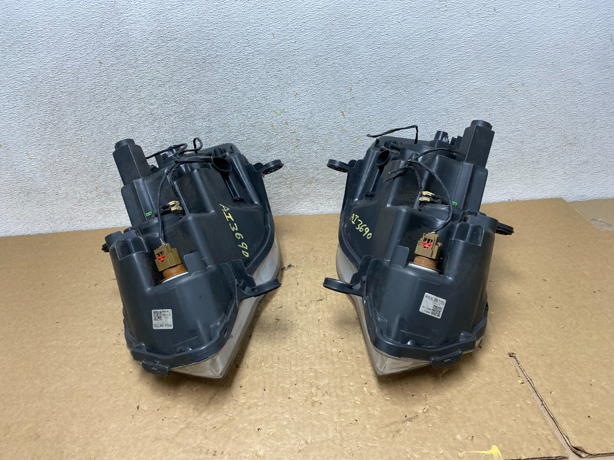2008 to 2016 Chrysler Town and Country Left+Right Side Headlights AI3690 DW9