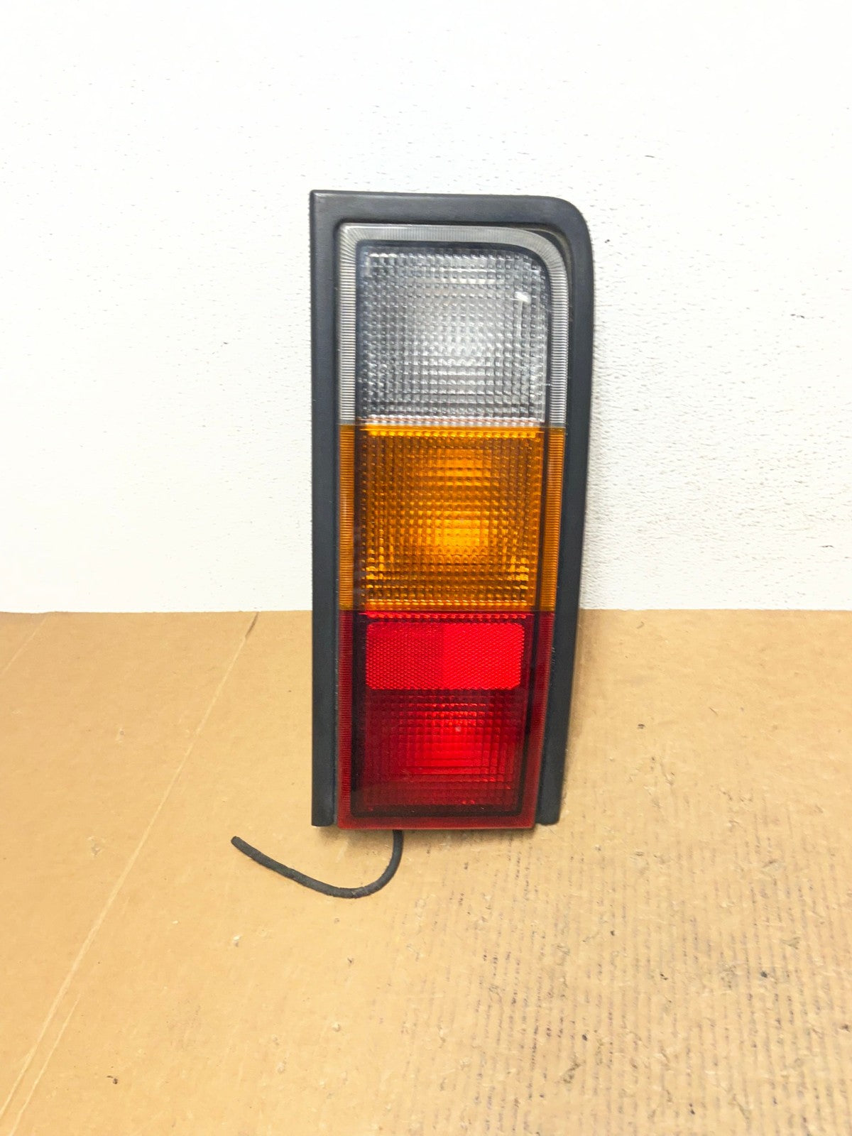 2003 to 2004 Hummer H2 Right Passenger RH Side Tail Light AE0259 LK0