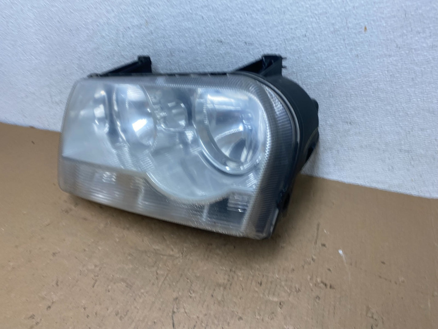 2005 2006 2007 Chrysler 300 Left Driver LH Halogen Headlight AD8082 DW1