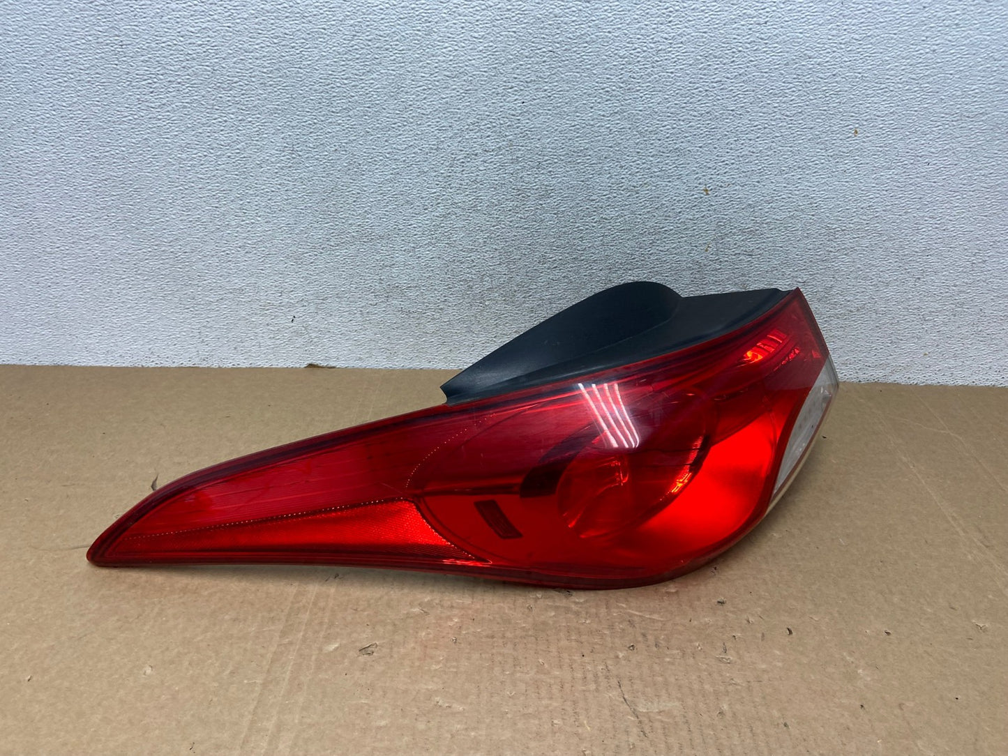 2011 2012 2013 Hyundai Elantra Sedan Left Driver Side Tail Light AG0477 LK2