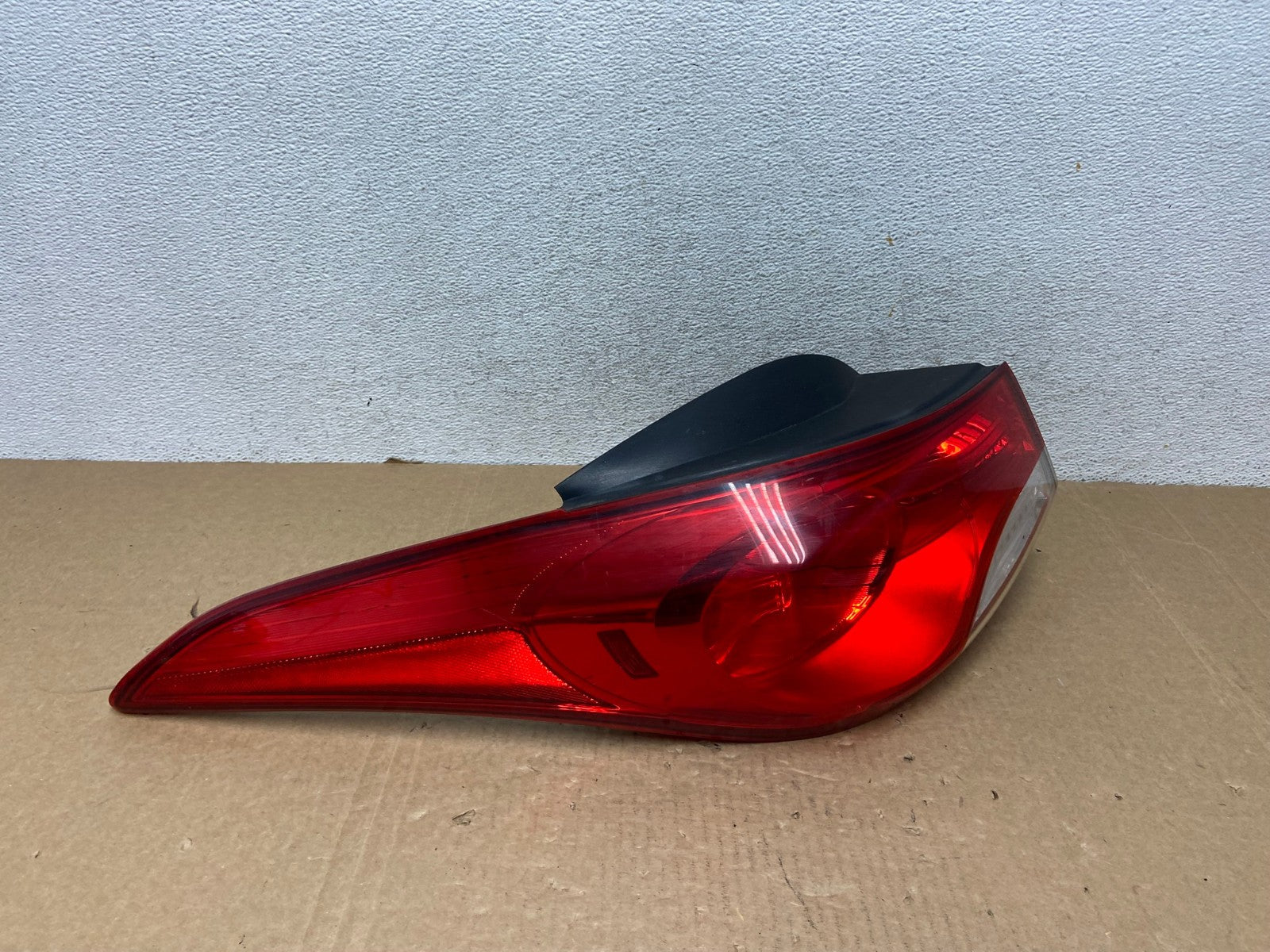 2011 2012 2013 Hyundai Elantra Sedan Left Driver Side Tail Light AG0477 LK2