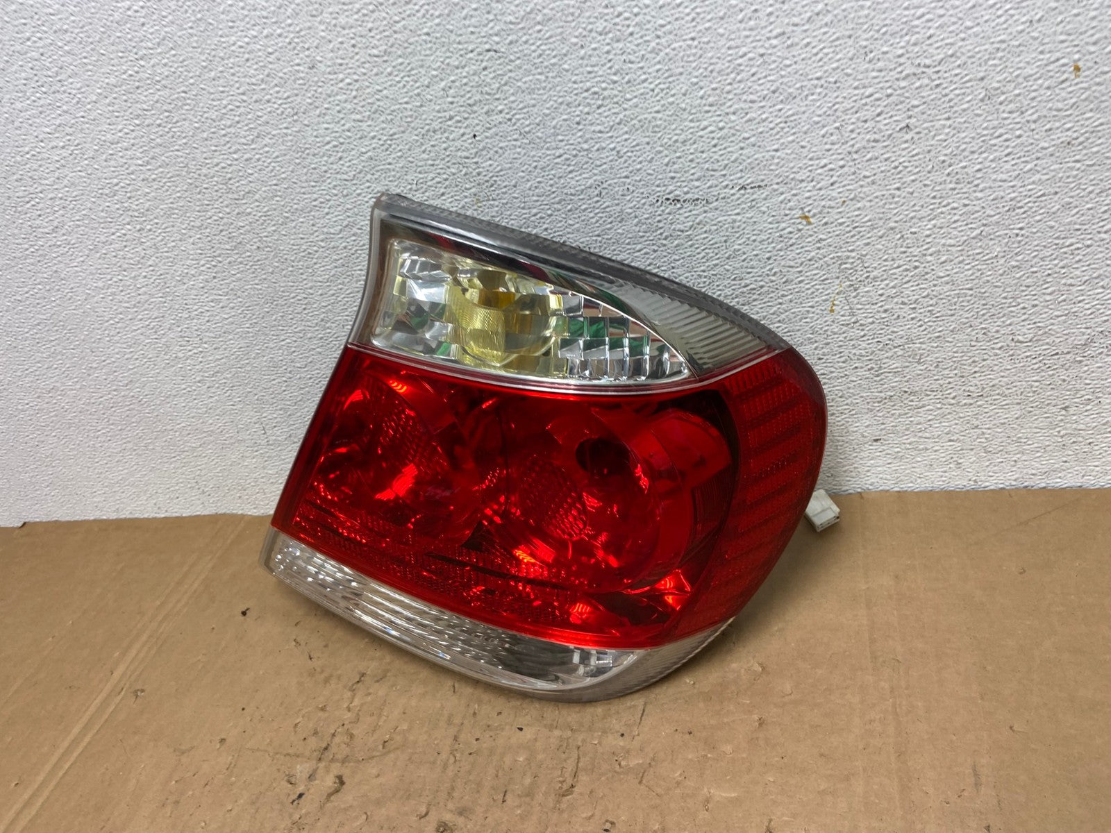 2005 to 2006 Toyota Camry Tail Light Right Passenger Side AD3728 LK1