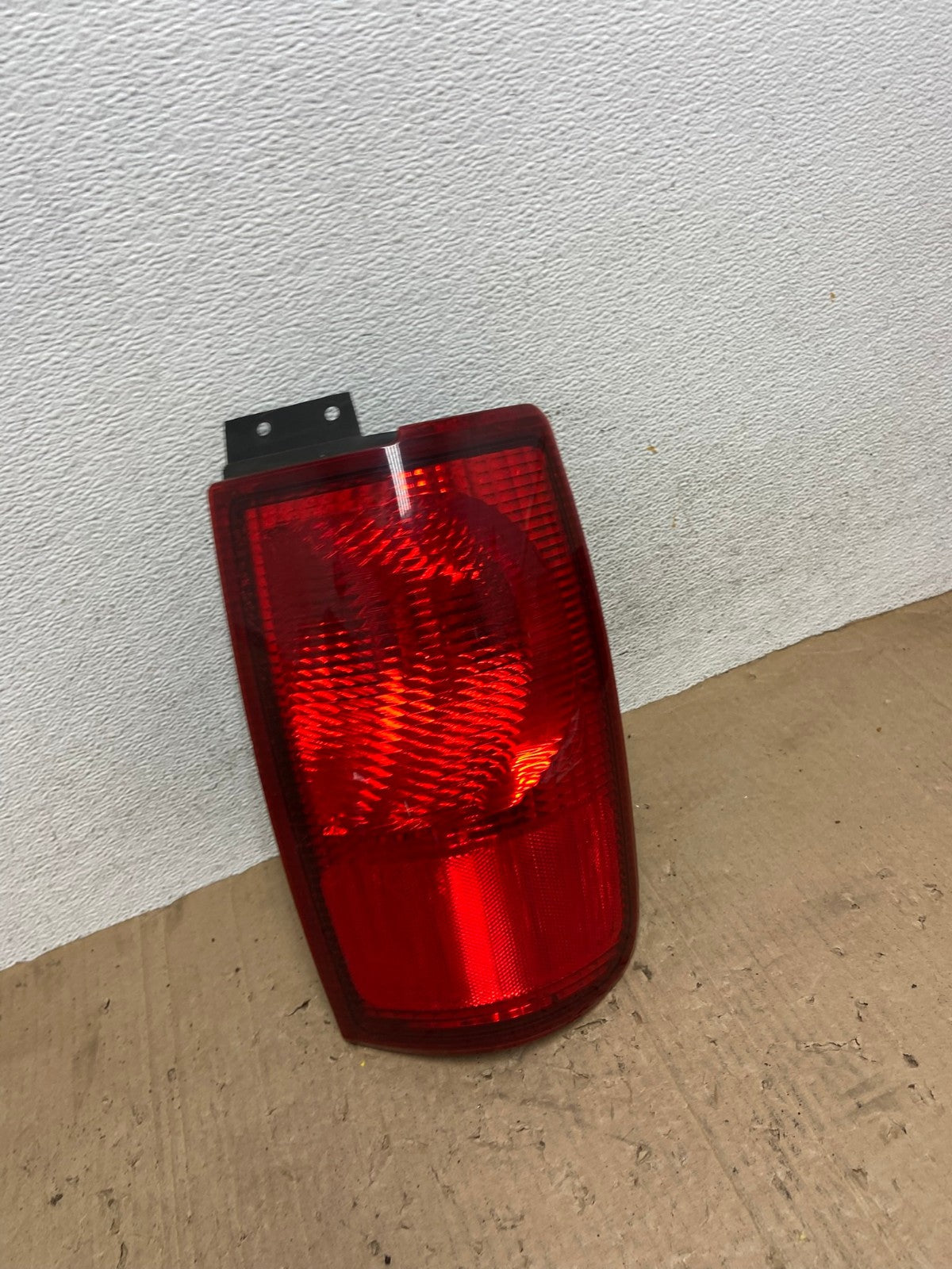 1998 to 2002 Lincoln Navigator Right Passenger RH Side Tail Light AE9347 LK2