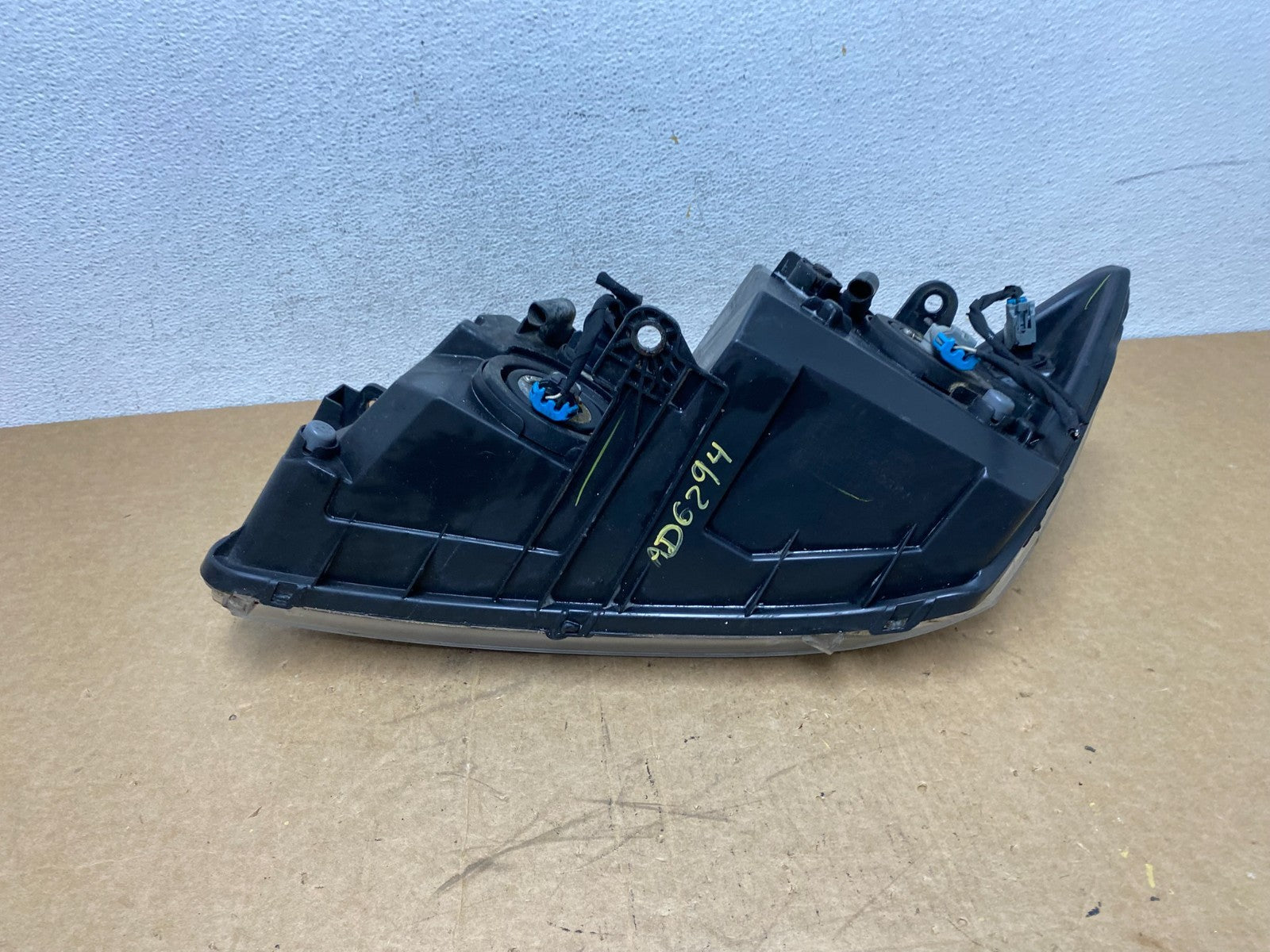 2009 to 2017 Dodge Journey Headlight Right Passenger Rh Halogen AD6294 DW7
