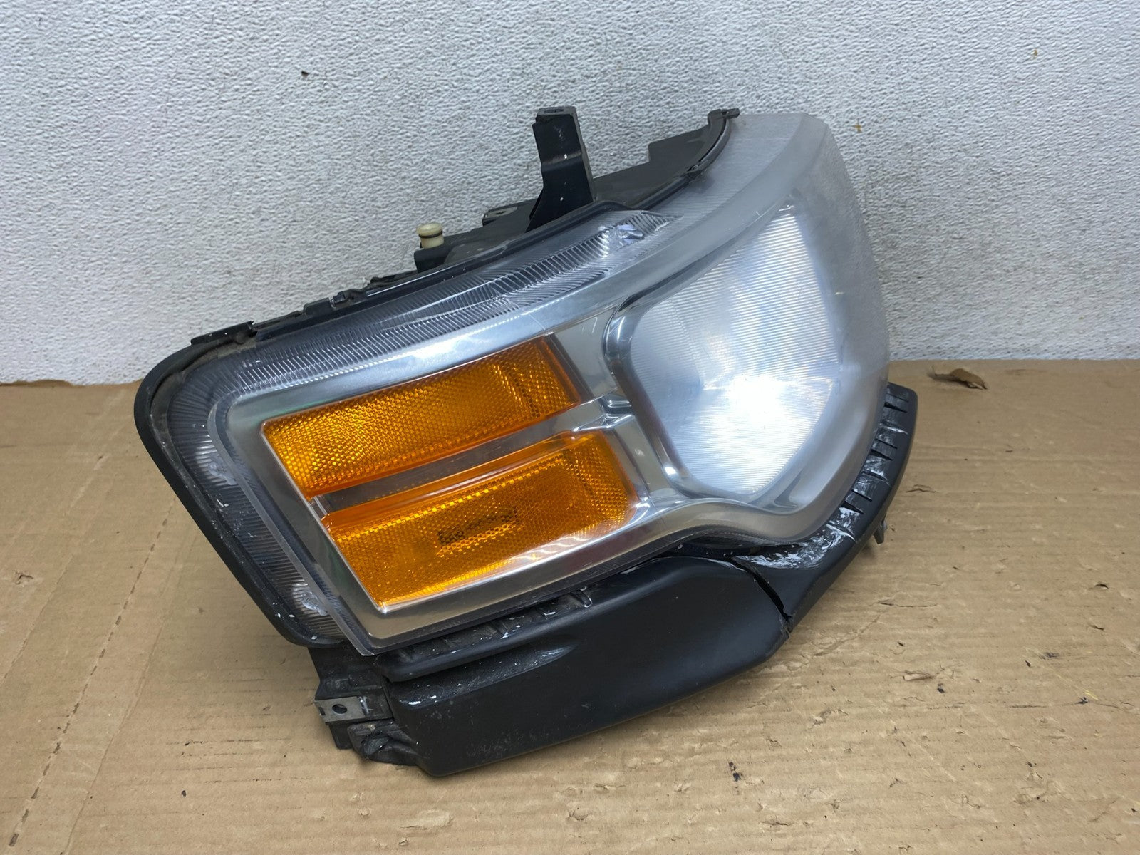 2009 2010 2011 2012 Ford Flex Right Passenger Headlight Halogen AG8239 DW1