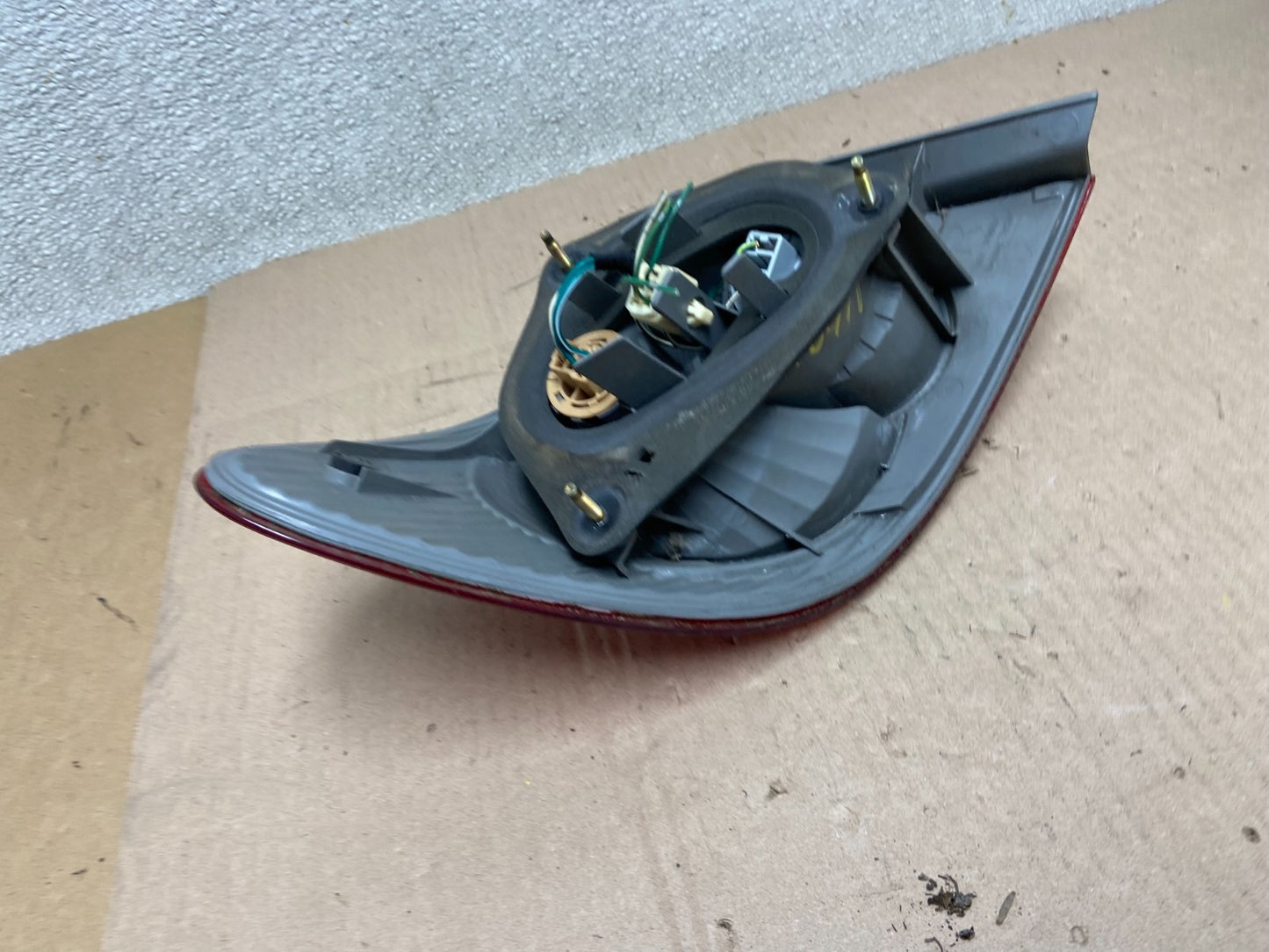 2003 to 2005 Toyota Corolla Right Passenger RH Side Tail Light Oem AA0411 DW4