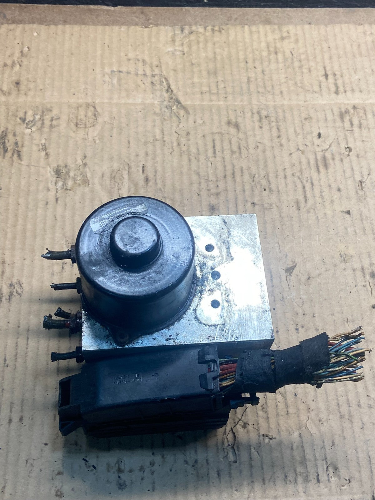 2002 to 2005 Mercedes W163 ML320 ML350 ABS Anti Lock Brake Pump Module Y4297 DG4