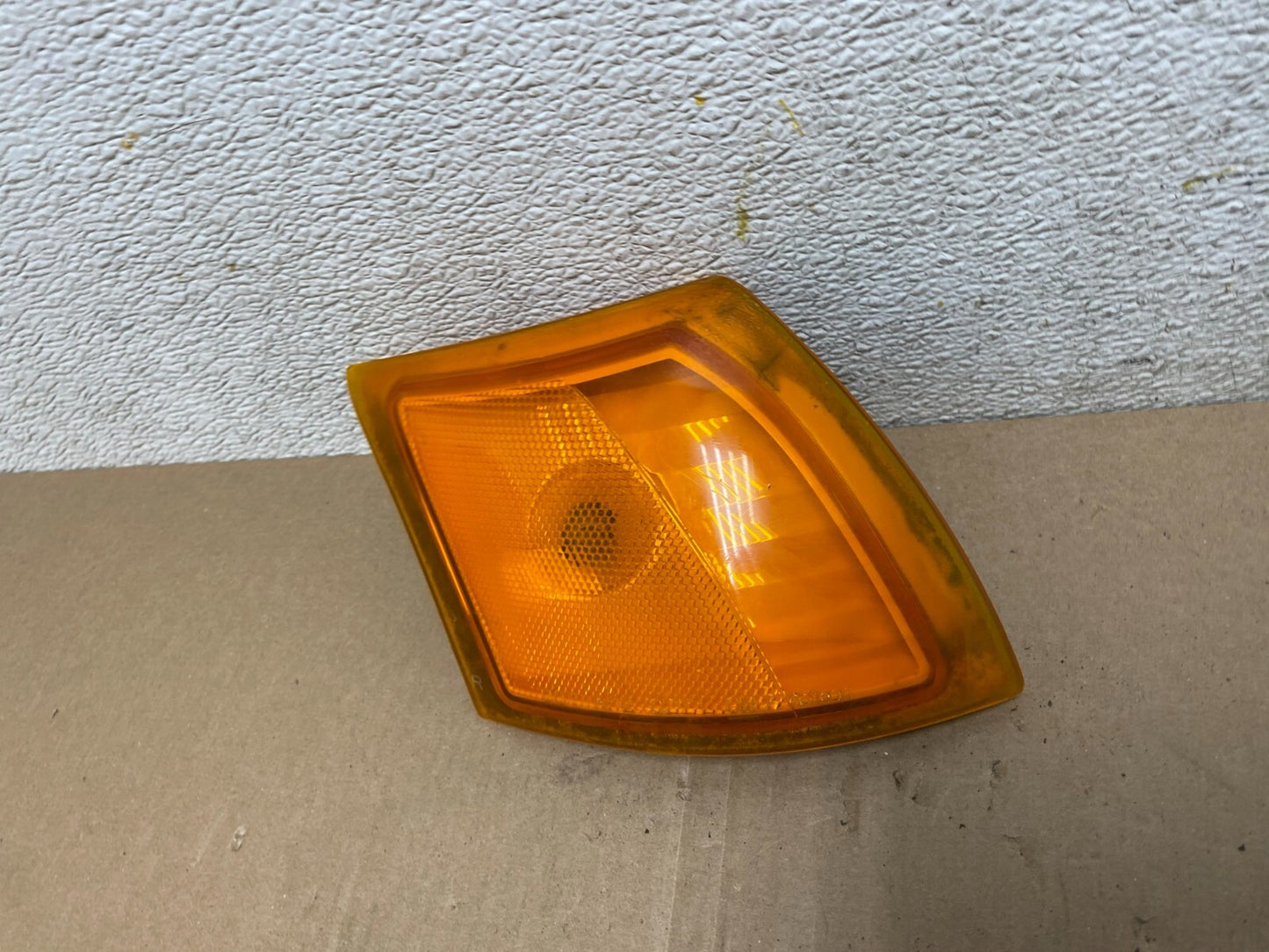 2002 to 2004 Saturn Vue Right RH Side Turn Signal Corner Headlight Light L31771