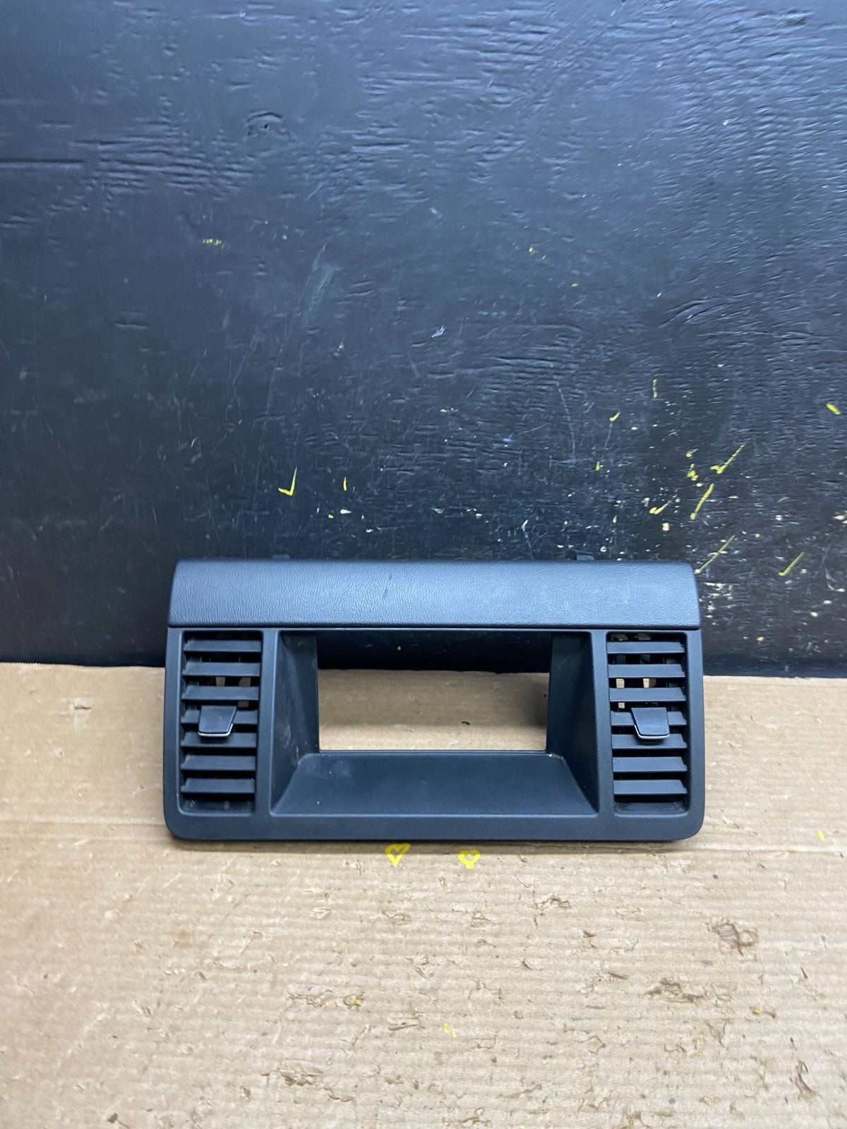 2003-2007 Nissan Murano Radio Center Console Display Bezel Air Vent OEM T8878 DG0