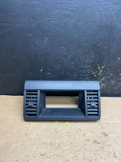 2003-2007 Nissan Murano Radio Center Console Display Bezel Air Vent OEM T8878 DG0