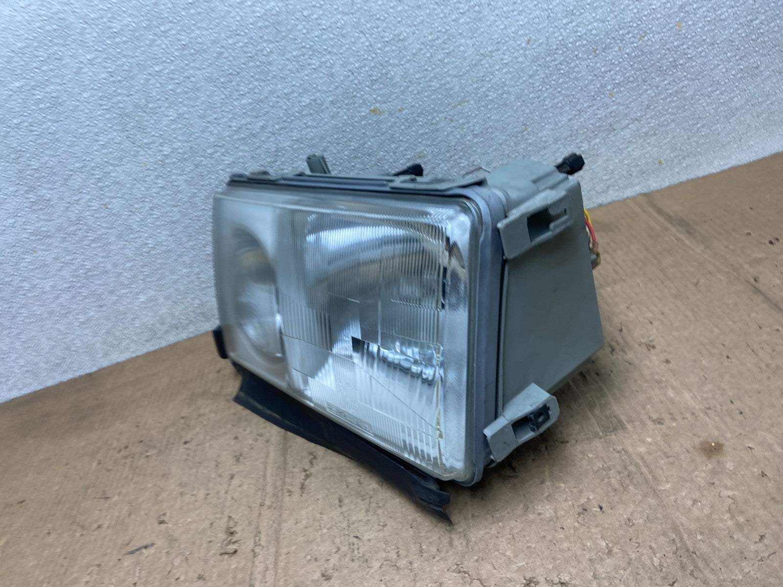 1986-1993 Mercedes E W124 300D 300E Left Driver Side Euro Headlight AA82611