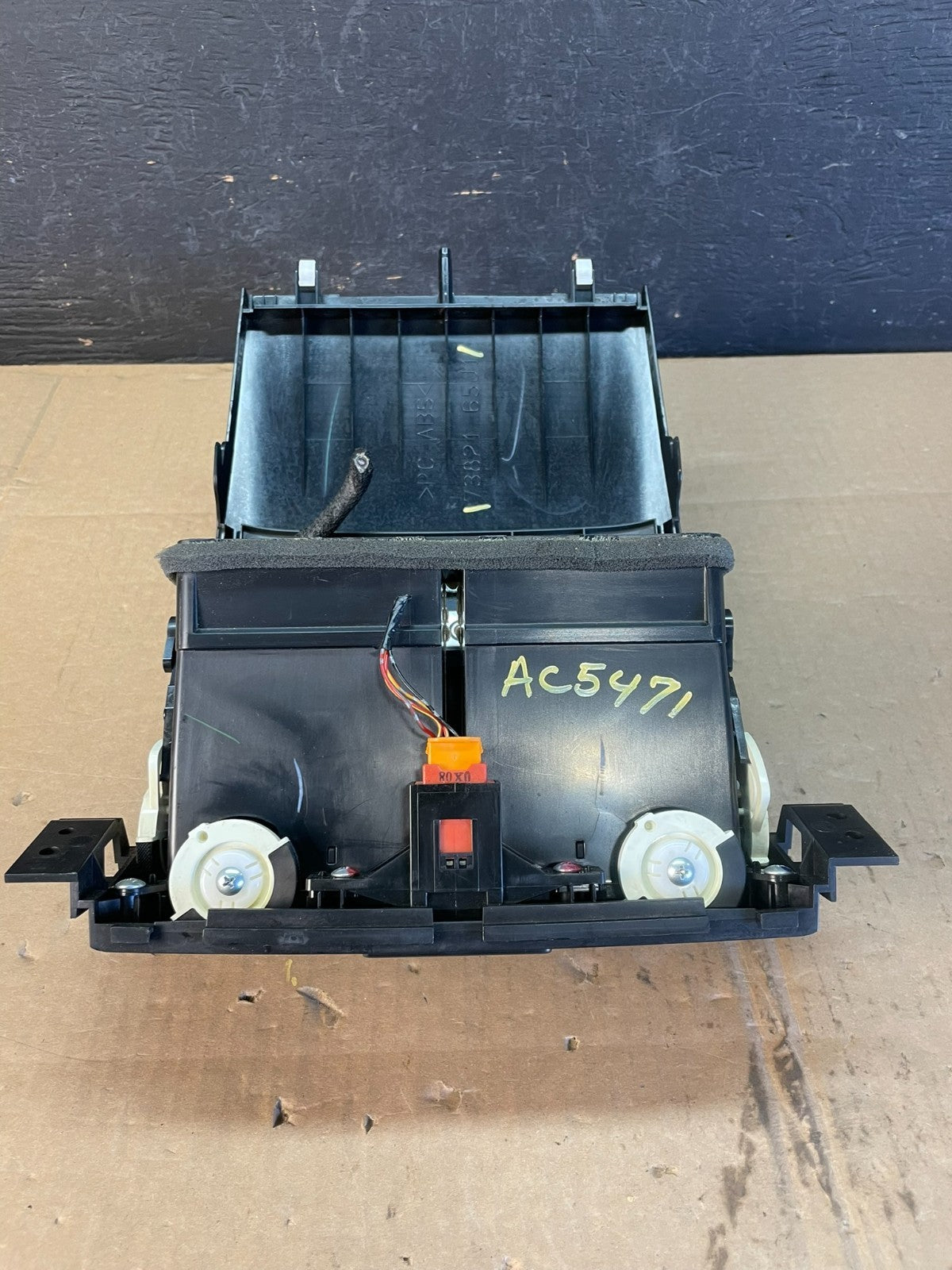 2007 to 2013 Suzuki Grand Vitara Center Console Air Vent ac5471 DG7