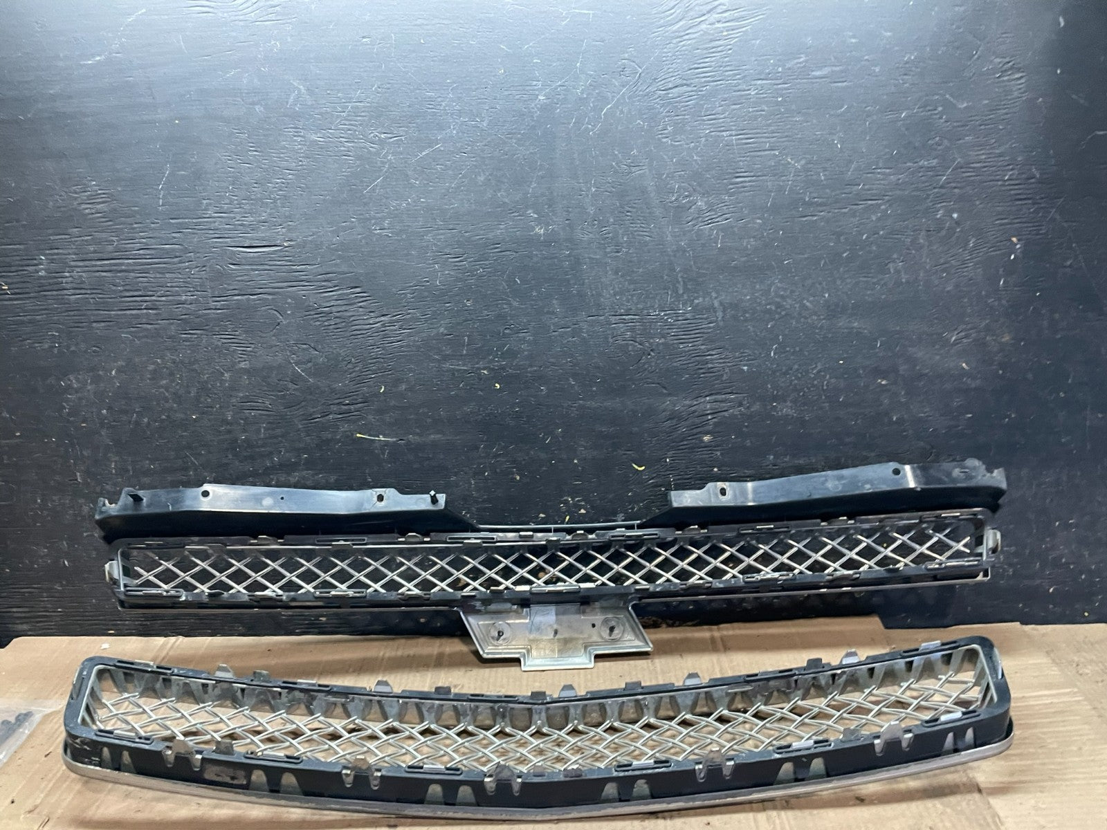 2007 to 2014 Chevrolet Tahoe Suburban Lower Upper Grill Grille Set Oem W2264 DG8