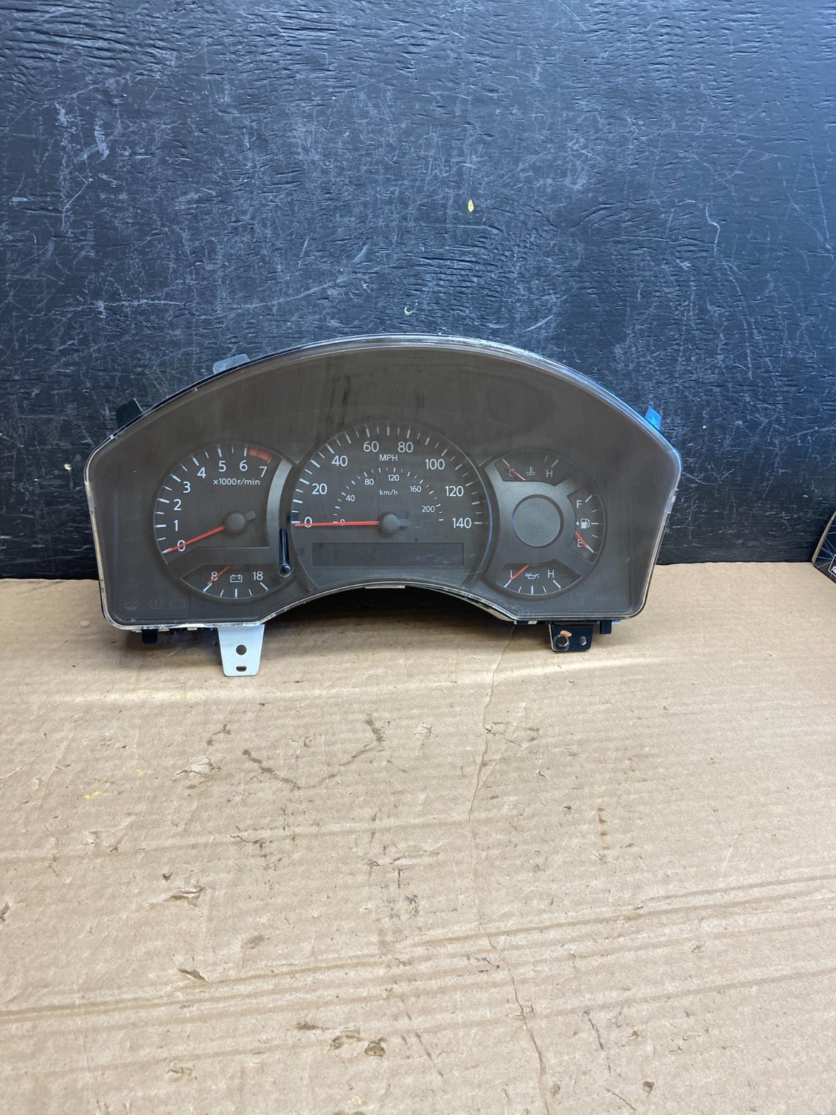 2004 2005 Nissan Armada Speedometer Cluster Gauge AF2162 DG0