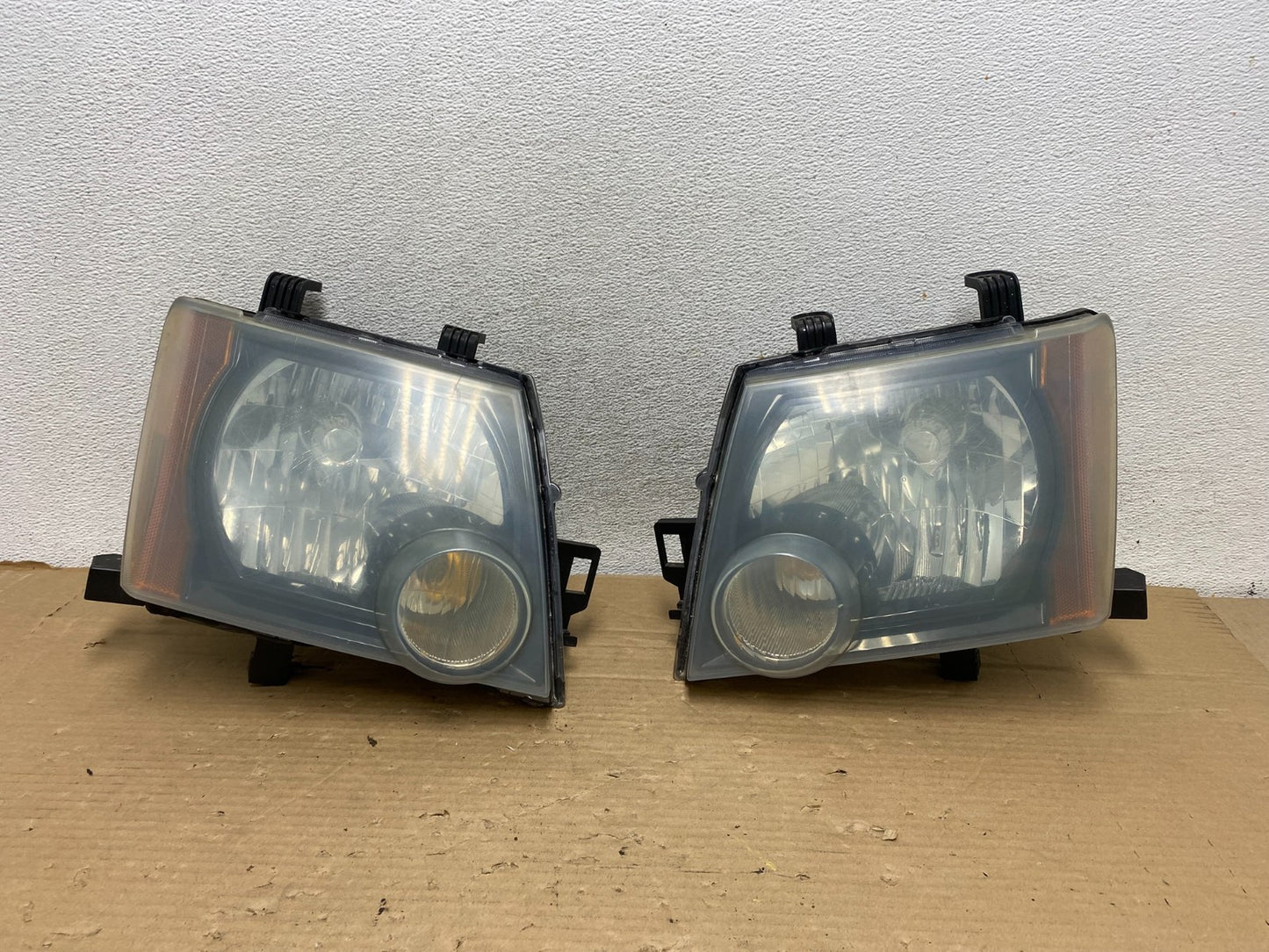 2005-2015 Nissan Xterra Driver Left+Right Side Set Headlights AG8209 DW0