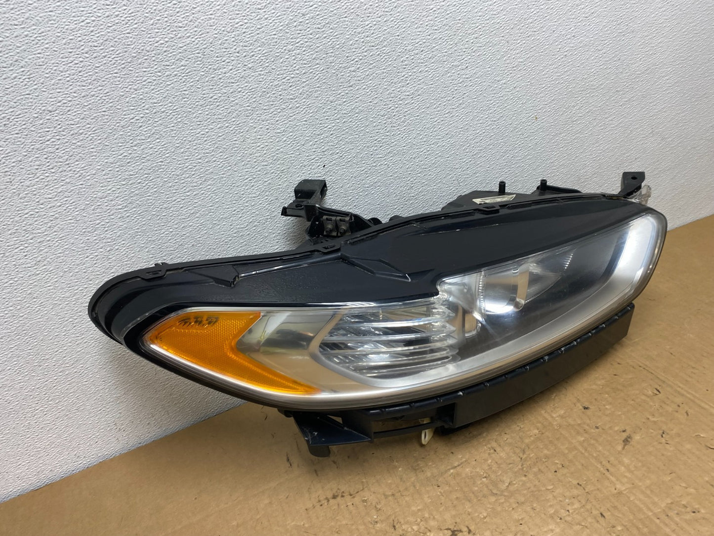 2013 to 2016 Ford Fusion Right Passenger Rh Side Headlight AC7729 DW2