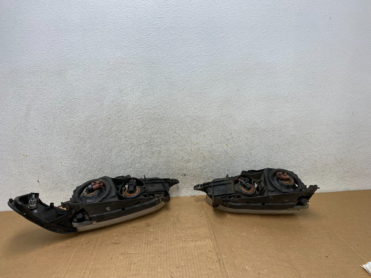 1993 to 1997 Toyota Corolla Left+Right Side Headlights AI4437 DW7