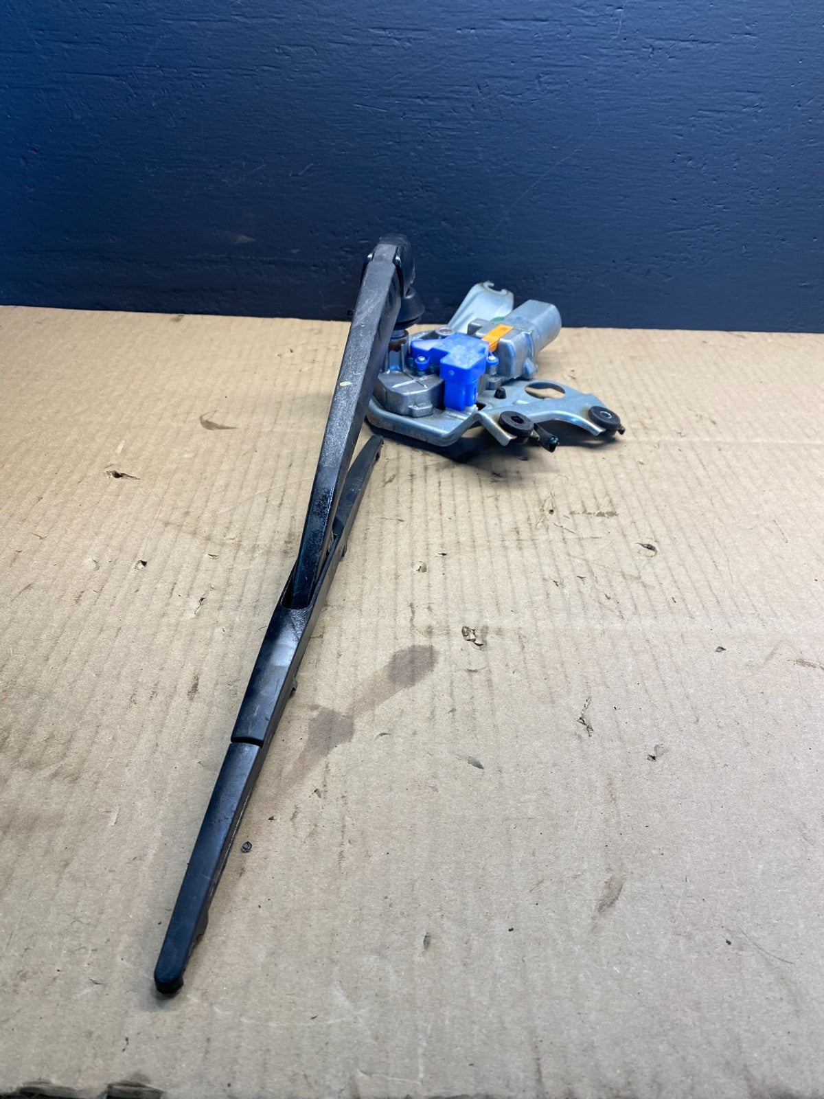 2010 to 2014 Subaru Legacy Outback Rear Wiper Motor AB41872