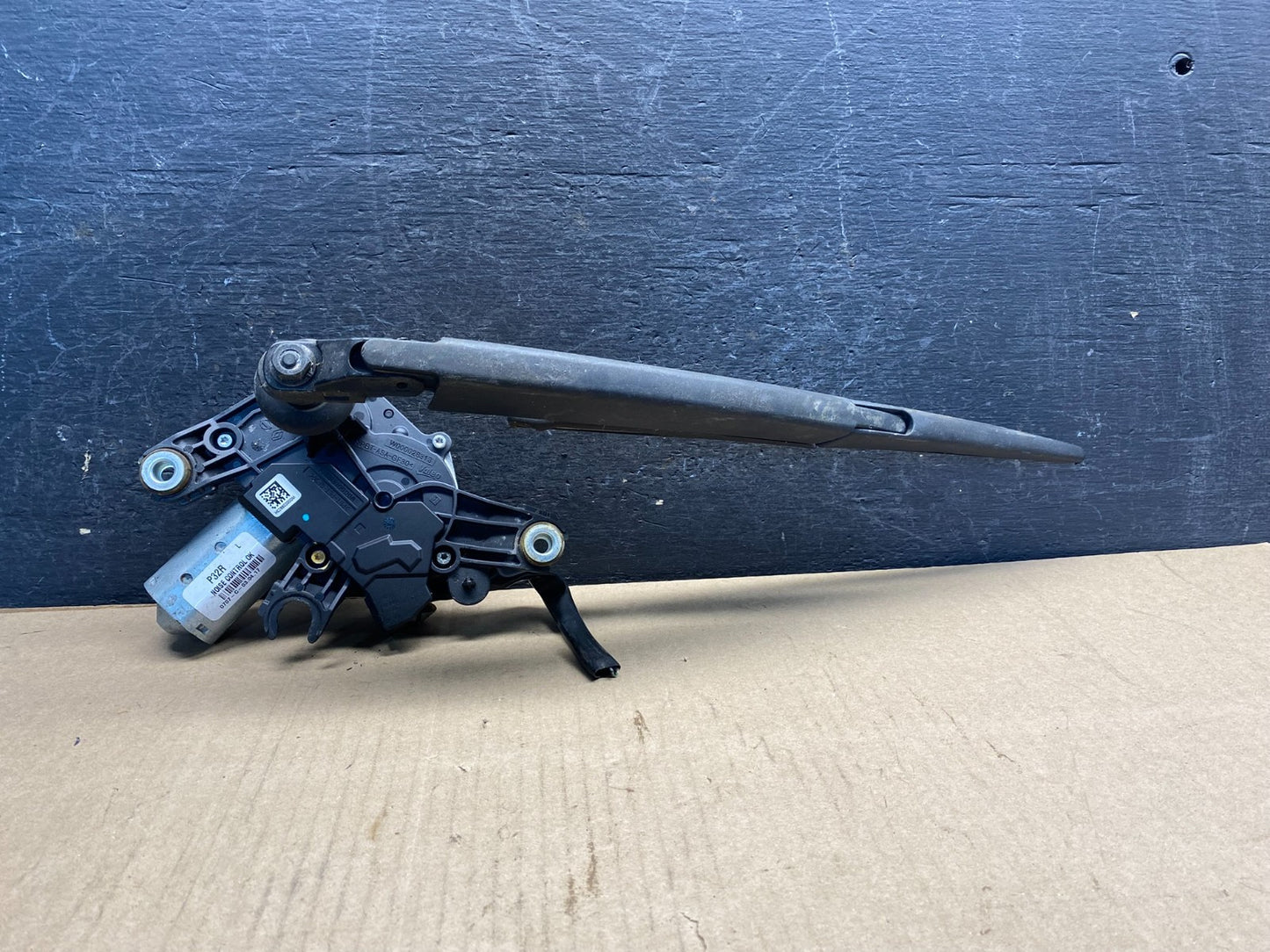 2014 to 2020 Nissan Rogue Rear Windshield Wiper Motor ag9656 DG0