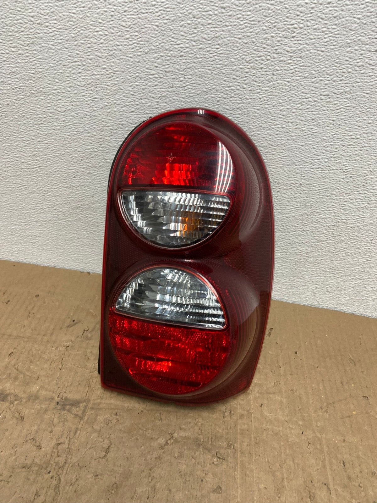 2005 2006 2007 Jeep Liberty Right Passenger Rh Tail Light AC0285 LK0