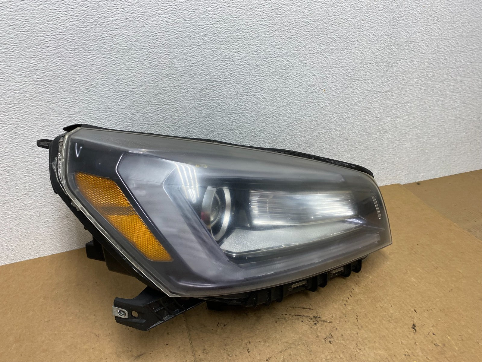 2013-2016 Gmc Acadia Right Passenger RH Side Led Halogen Headlight TYC AC3567 DW2