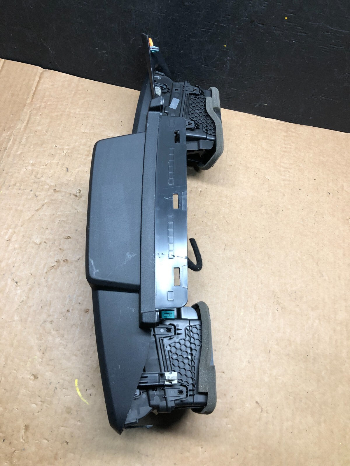2020 to 2023 Ford Explorer Console Radio Display Screen Air Vents F9608 DG13