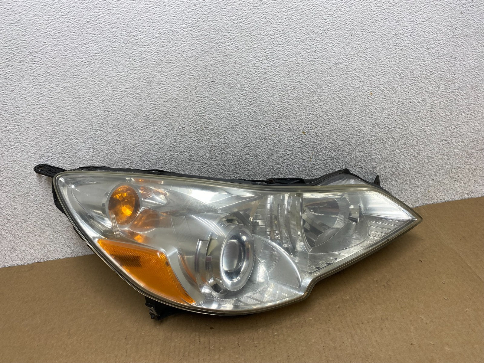 2010-2012 Subaru Legacy Outback Right Passenger Headlight AF9557 DW0