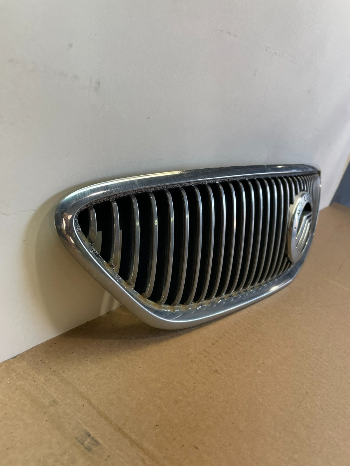 2004 to 2005 Mercury Sable Front Upper Grill Grille AH6094 DG2