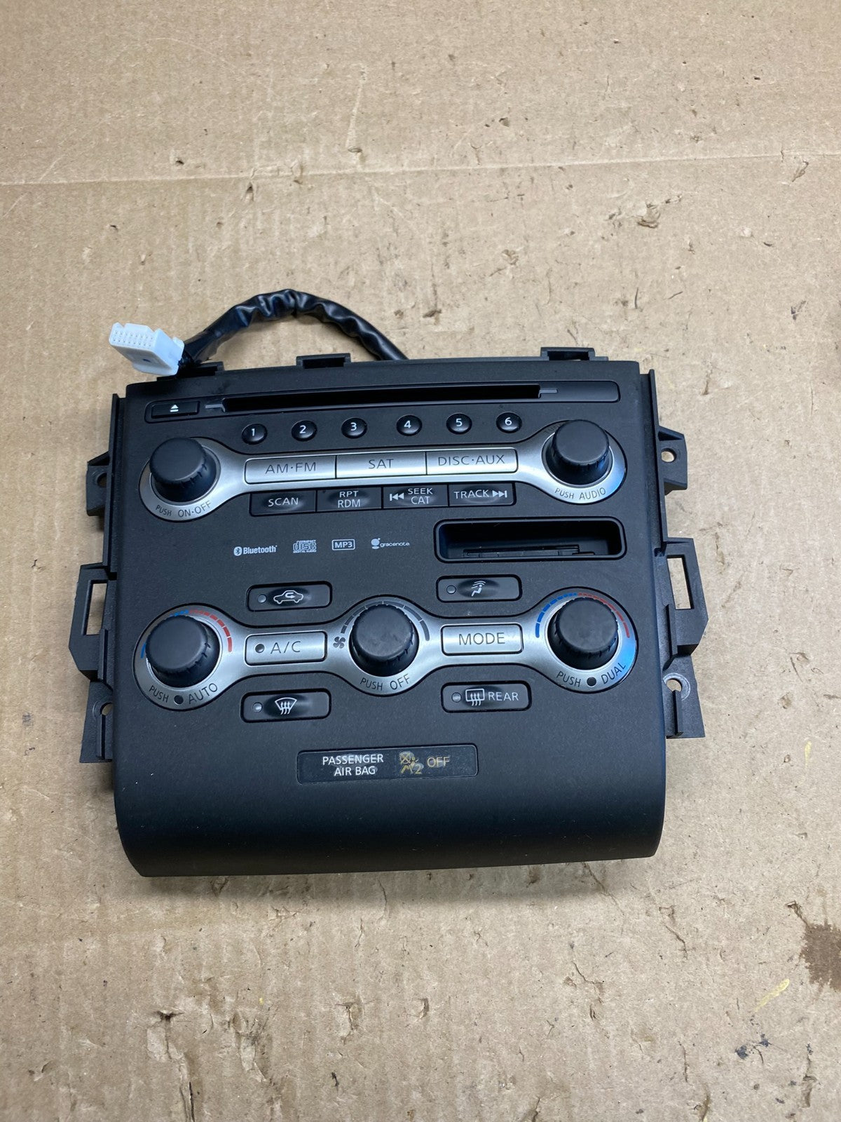 2009 - 2010 Nissan Murano AM FM Radio CD Climate Control Panel AC6470 DG0