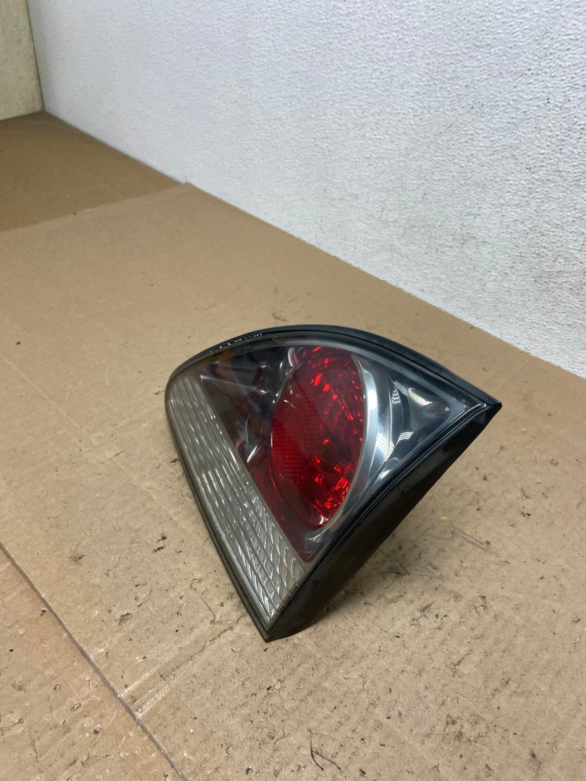 2000-2003 Lexus RX300 Right Passenger Side Rear Inner Tail Light AE6564 LK1
