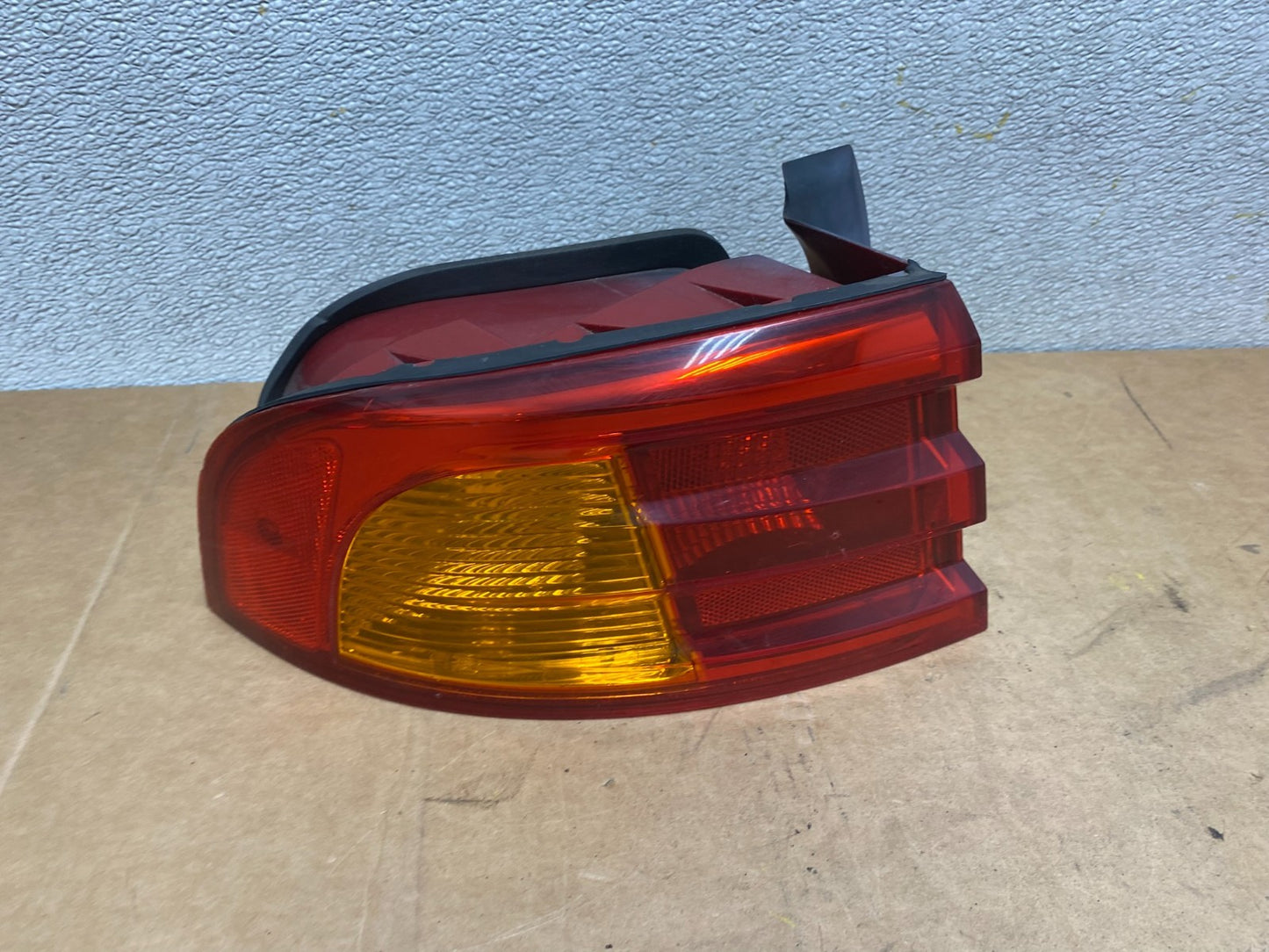 2001 - 2002 Kia Optima Left Driver LH Side Tail light Oem X3796 DG0