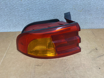 2001 - 2002 Kia Optima Left Driver LH Side Tail light Oem X3796 DG0