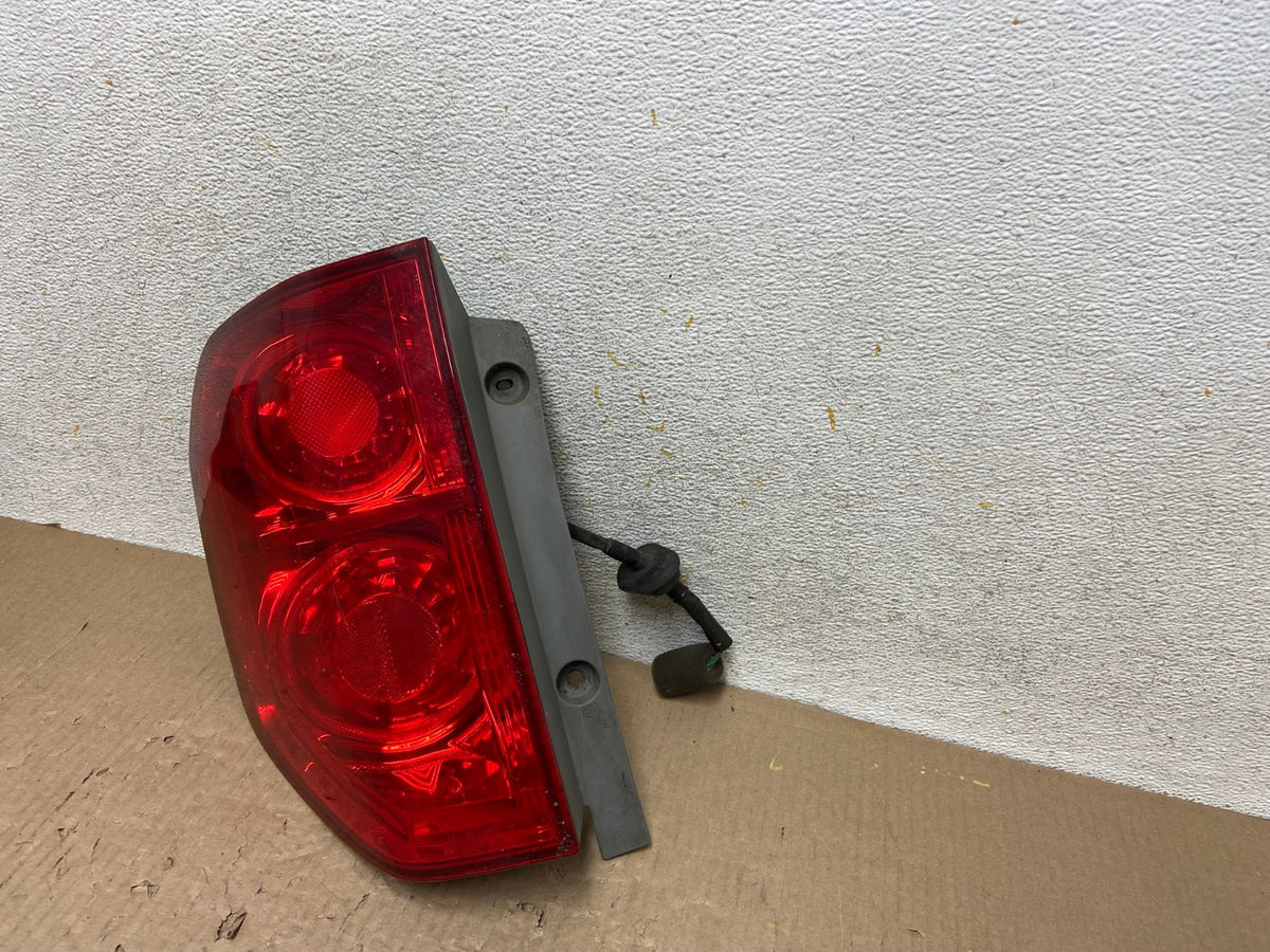 2003 2004 2005 Honda Pilot Left Driver LH Side Tail Light AH5951 LK2